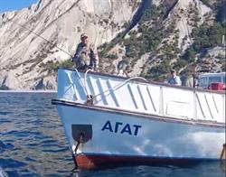 Бухта Сосновка. Дно чистое, на камнях и песчаных полянках мазута нет