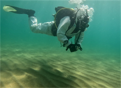 Водолазы дайв-центра Аква-Глобус обследуют дно Черного моря